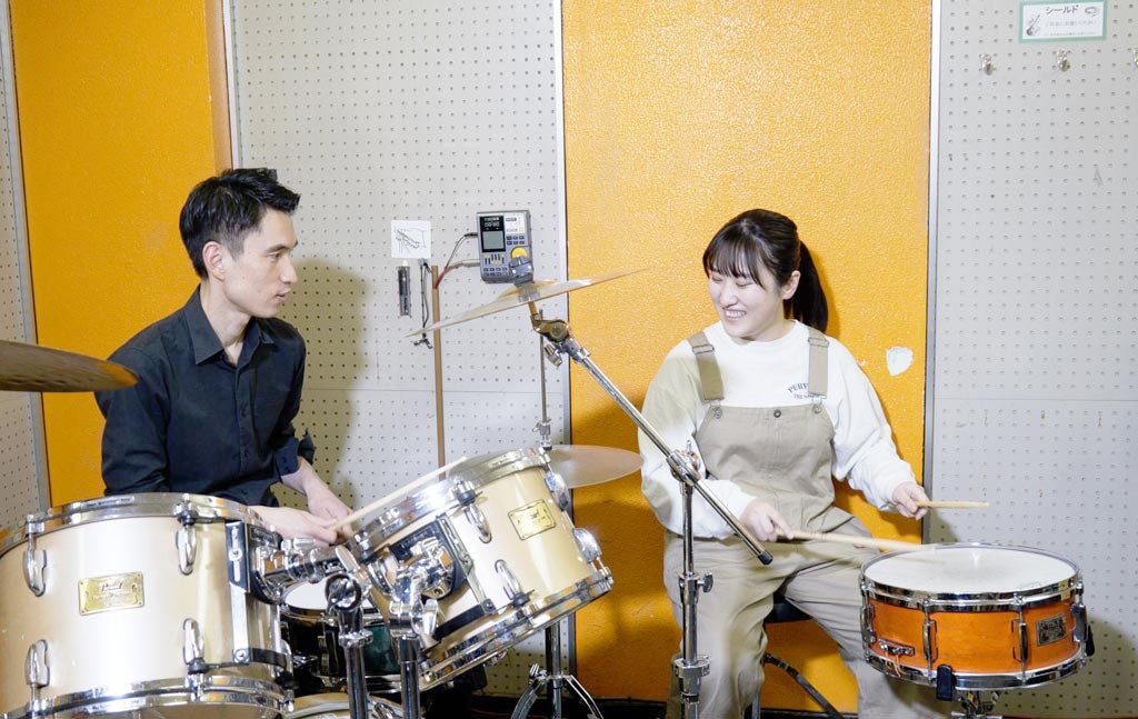 誰もがイチから始められるドラム教室